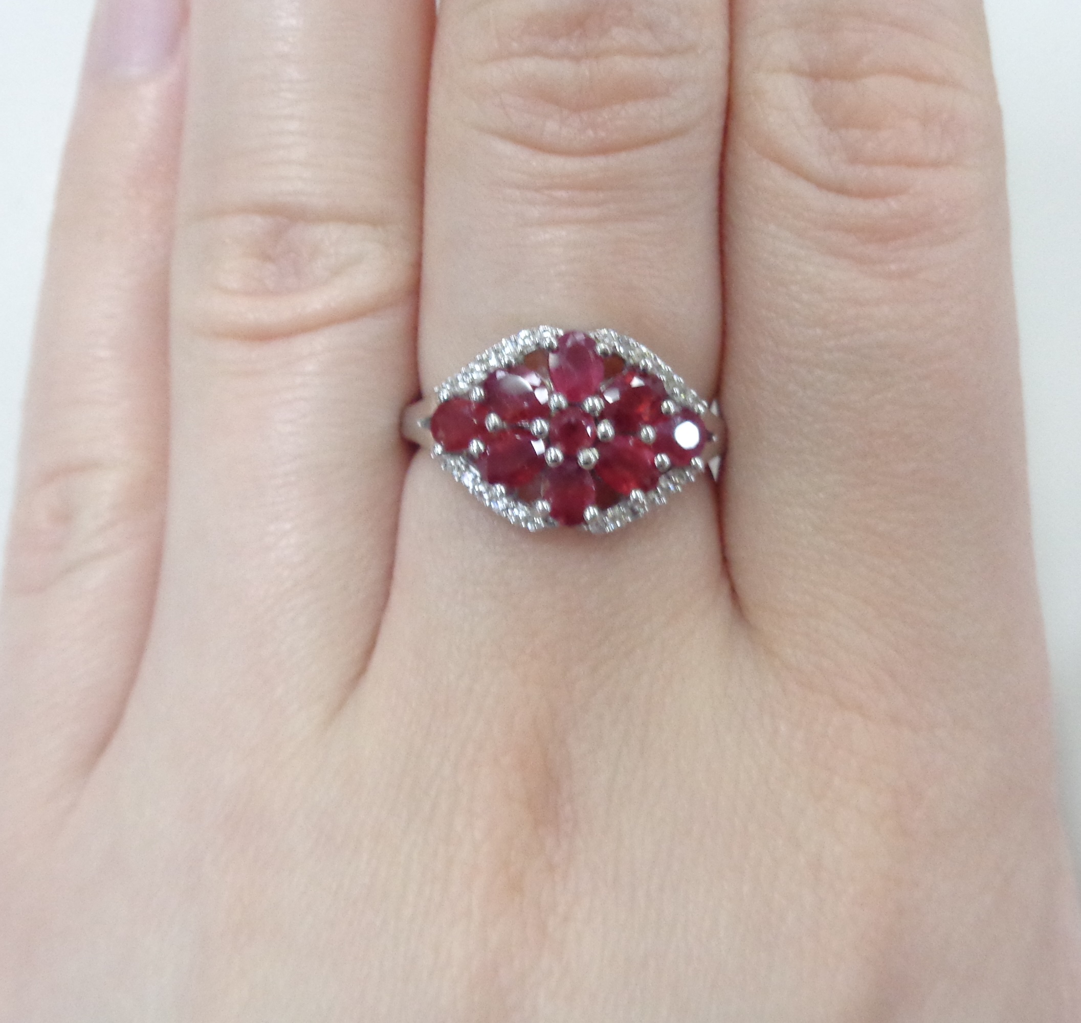 Серебряное кольцо с рубинами "Цветок"